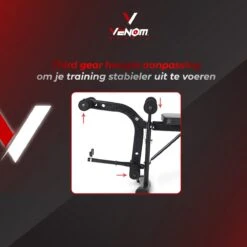Venom Sports Halterbank – Fitnessbank – Verstelbare Rugleuning – Uiterst Geschikt Voor Gewichten – Incl. Beenhouder – Zachte Handgrepen – PU Kussens – Triangel Structuur – Inklapbaar - Zwart - 182x116x112cm -Fit Gear Verkoop 1200x1200 1040
