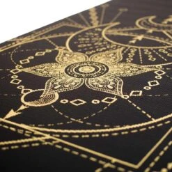 Love Generation ● Design Yoga Mat ● Fitness Mat ● Sacred Print ● Zwart -Fit Gear Verkoop 1200x1200 1310