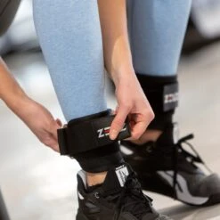 ZEUZ® Barbell Pad & 2 Stuks Enkelband Straps Fitness Set – Ankle Cuff Strap & Nekbeschermer – Zwart 24 ZEUZ® Barbell Pad & 2 Stuks Enkelband Straps Fitness Set – Ankle Cuff Strap & Nekbeschermer – Zwart -Fit Gear Verkoop 1200x1200 323