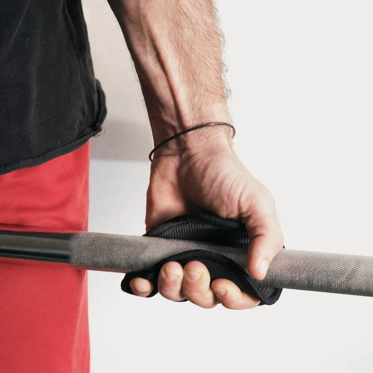 Navaris Universele Fitness Grip Pads - Handschoenen Geschikt Voor Powerlifting, Crossfit, Fitness En Bodybuilding - Geschikt Voor Alle Maten - Zwart 8 Navaris Universele Fitness Grip Pads - Handschoenen Geschikt Voor Powerlifting, Crossfit, Fitness En Bodybuilding - Geschikt Voor Alle Maten - Zwart - Afbeelding 6