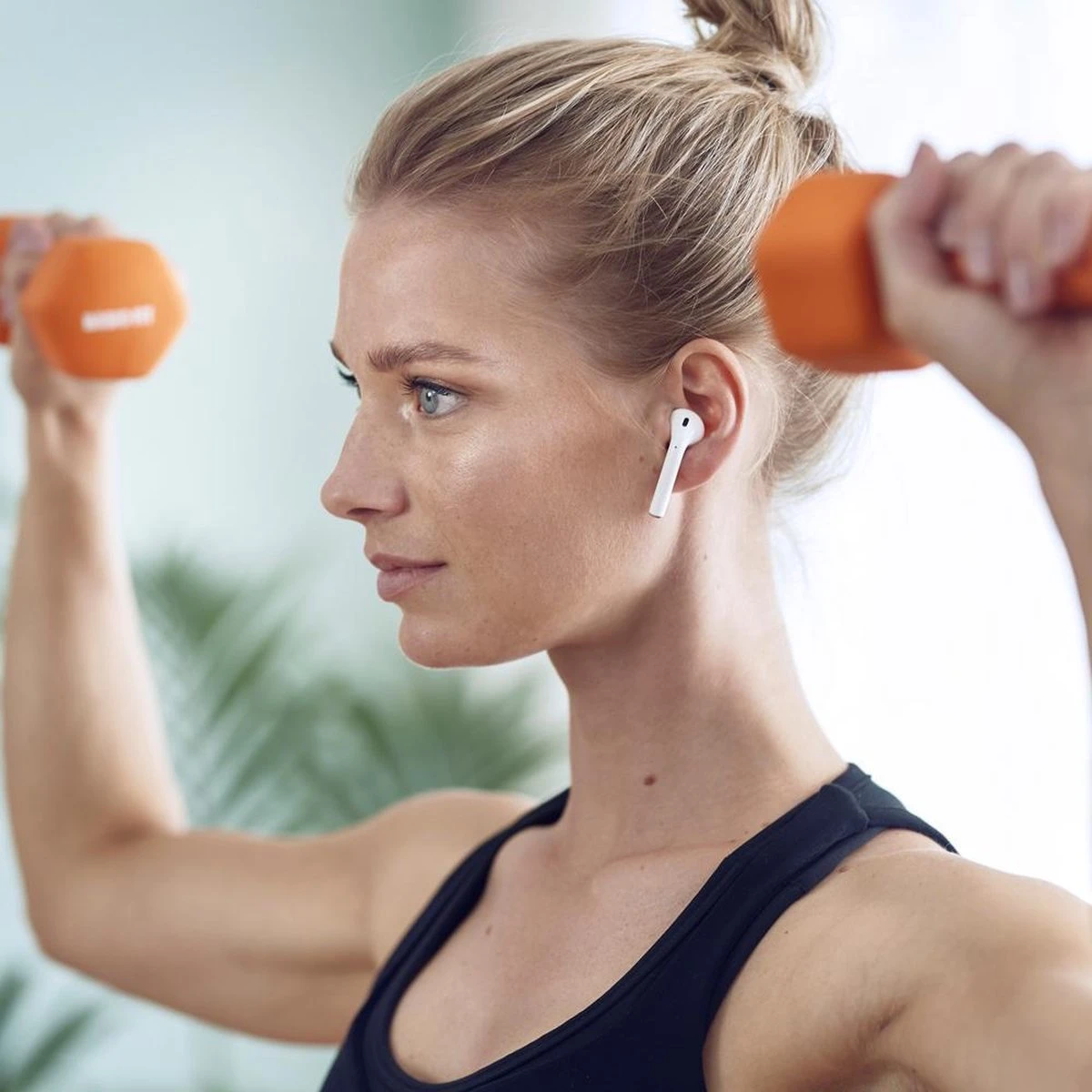 Basic-Fit® Dumbbells - Dumbells Set - 2 X 2 Kg - Rubber - Oranje 7 Basic-Fit® Dumbbells - Dumbells Set - 2 X 2 Kg - Rubber - Oranje - Afbeelding 5