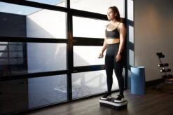 Rebblo Fitness Trilplaat - Vibratieplaat - 99 Snelheidsniveaus - Voetmassage Functie - Incl. Weerstandsbanden En Afstandsbediening.- Max. 120 Kg - 58 X 42 X 16 Cm -Fit Gear Verkoop 1200x799 11