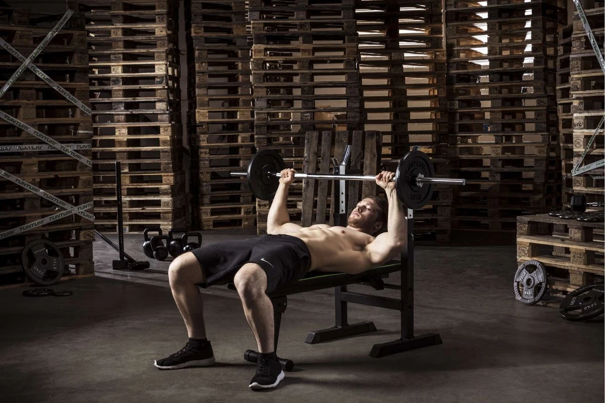 Tunturi WB20 Halterbank - Fitnessbank - Trainingsbank - Utility Bench - Opklapbaar - Bankdrukbank - Kleur: Zwart 4 Tunturi WB20 Halterbank - Fitnessbank - Trainingsbank - Utility Bench - Opklapbaar - Bankdrukbank - Kleur: Zwart - Afbeelding 2